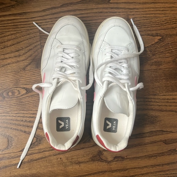 ⚡️VEJA⚡️White Leather Sneakers size 7 - Picture 1 of 5
